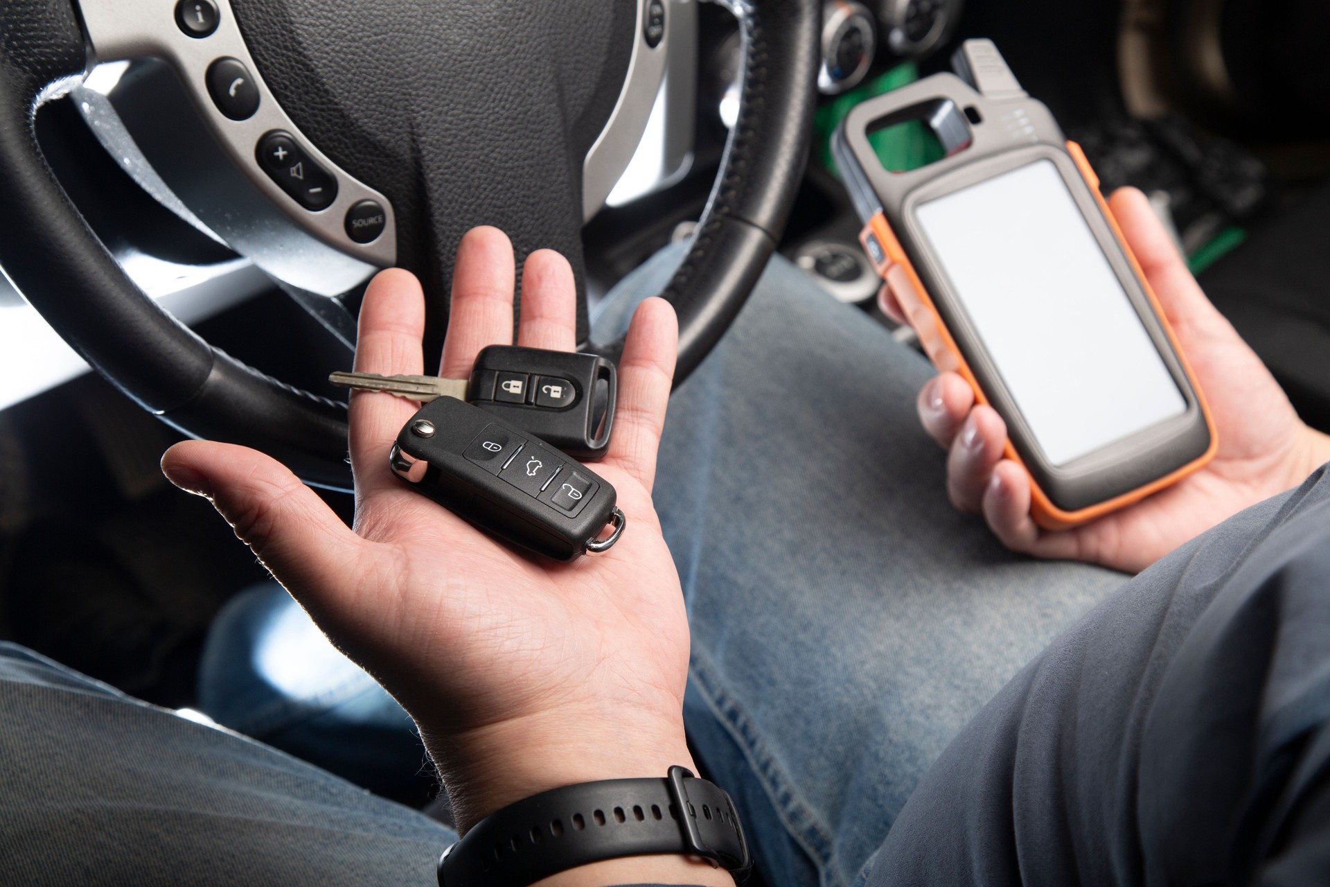 Production of car keys, Programming of car keys and repair.